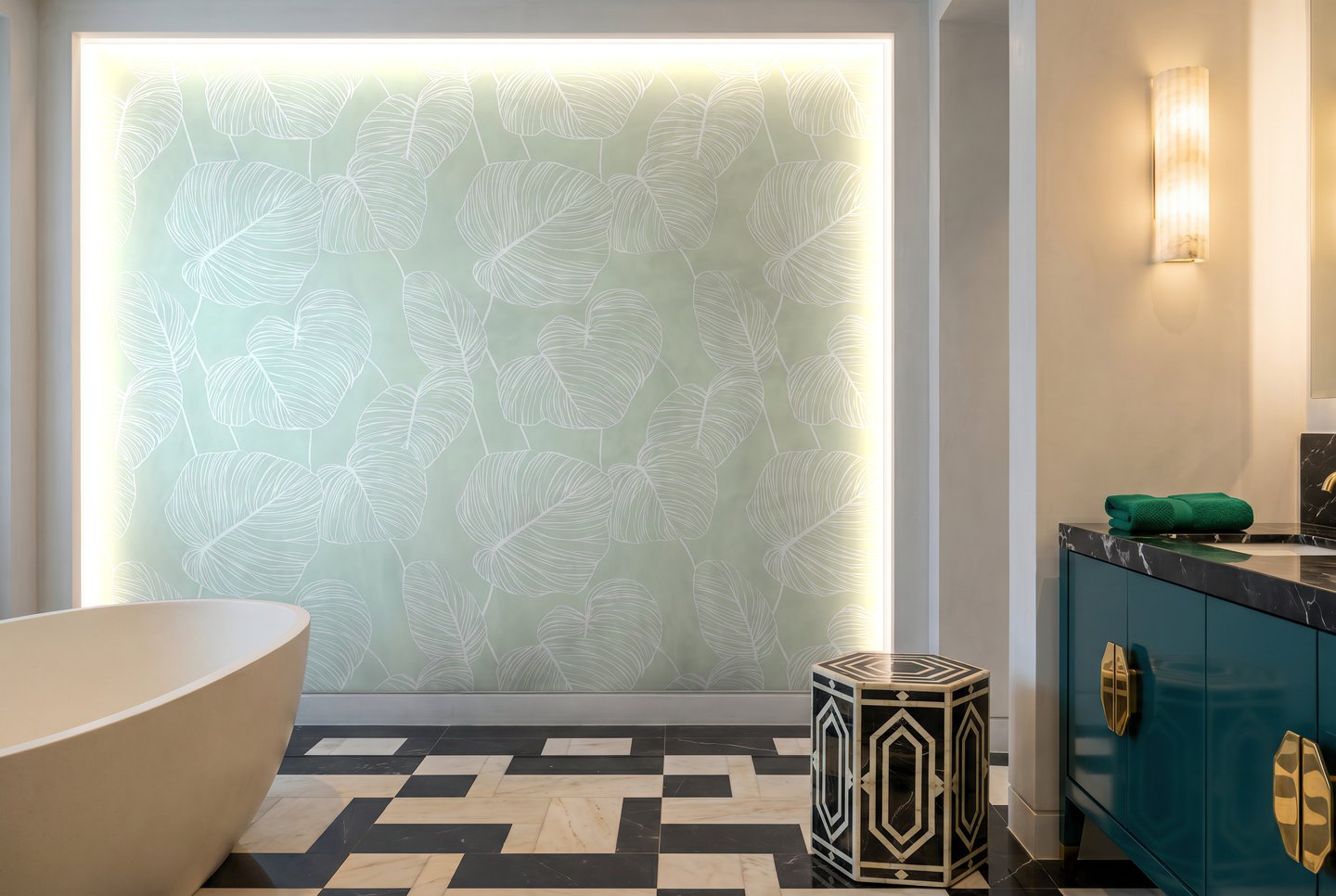 Seafoam Plaster Glow salviegrønn wallpaper